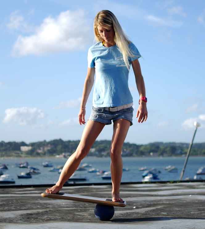 Tee balancing on CoolBoard on decking